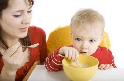 合理安排饮食辅食多样化合理安排生活起居能够预防婴儿