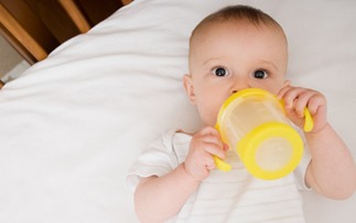 宝宝怎么定时喂养奶粉